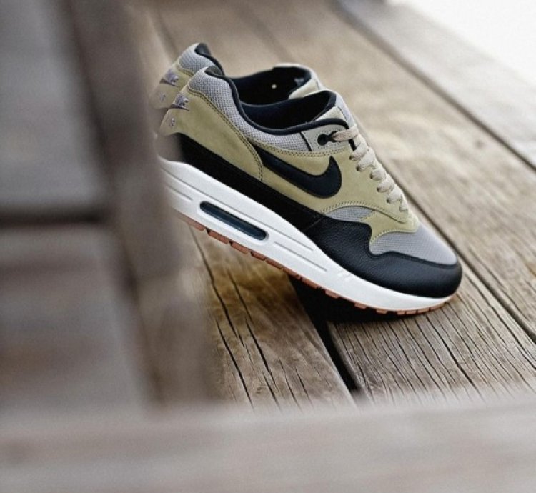 Nik E Air Max 1 Dark Stucco Running Shoes