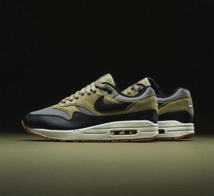 Nik E Air Max 1 Dark Stucco Running Shoes