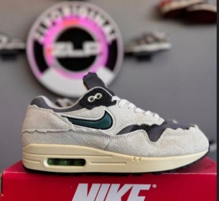 Nik E Air Max 1 Protection Pack Running Shoes