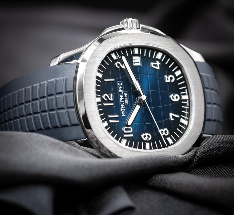 Patek Philippe Aquanaut Full Set 5168g-001 42 2mm White Gold Blue Dial
