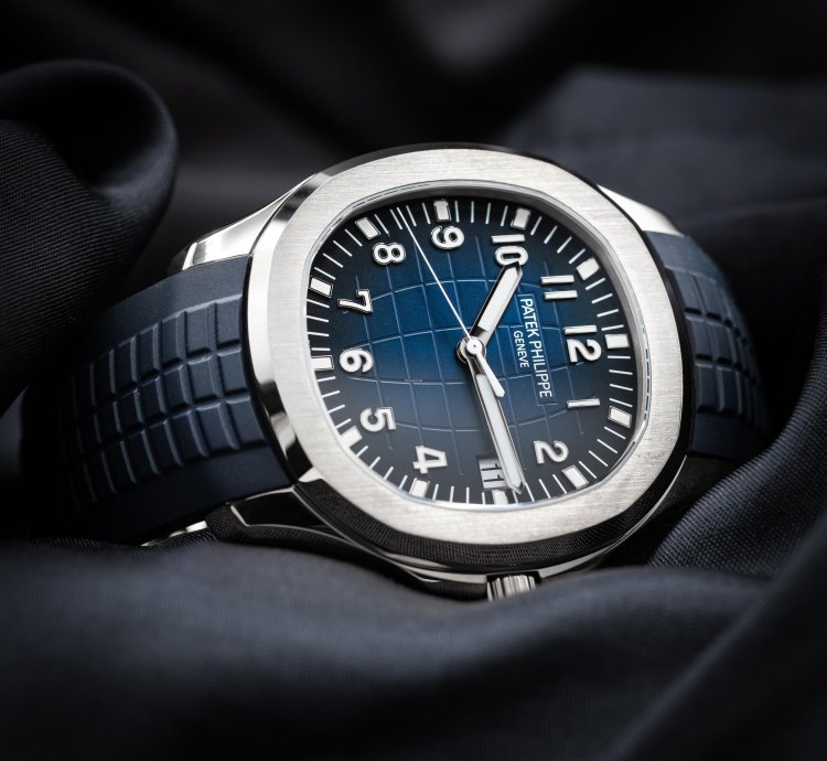 Patek Philippe Aquanaut Full Set 5168g-001 42 2mm White Gold Blue Dial
