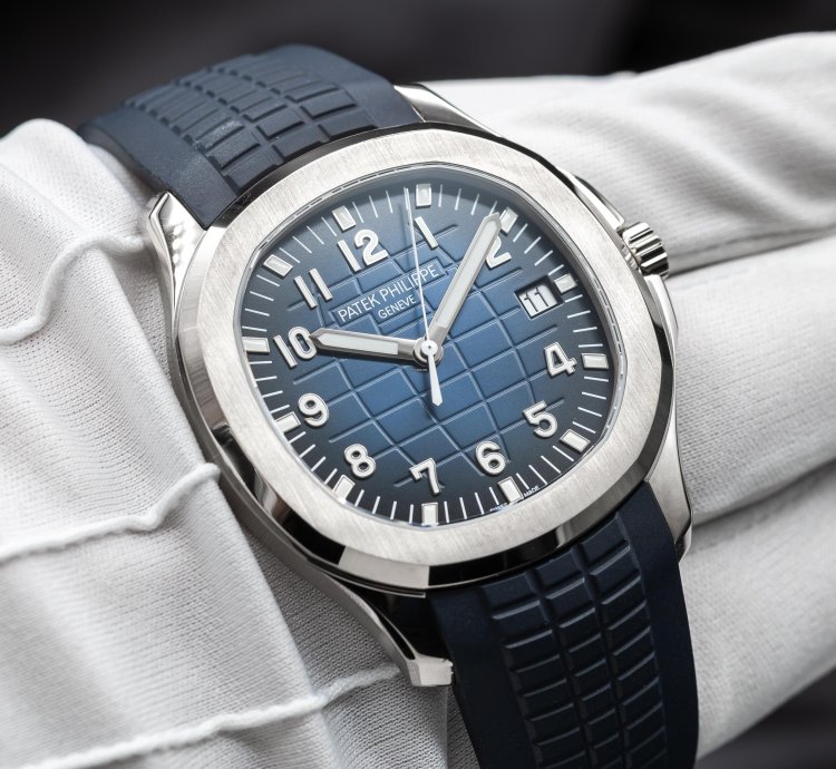 Patek Philippe Aquanaut Full Set 5168g-001 42 2mm White Gold Blue Dial