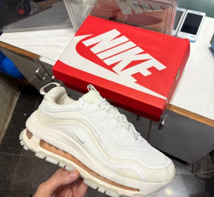 Nik E Air Max 97 Futura Cream Running Shoes