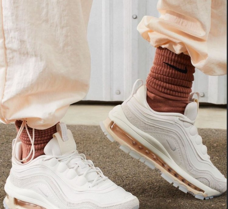 Nik E Air Max 97 Futura Cream Running Shoes