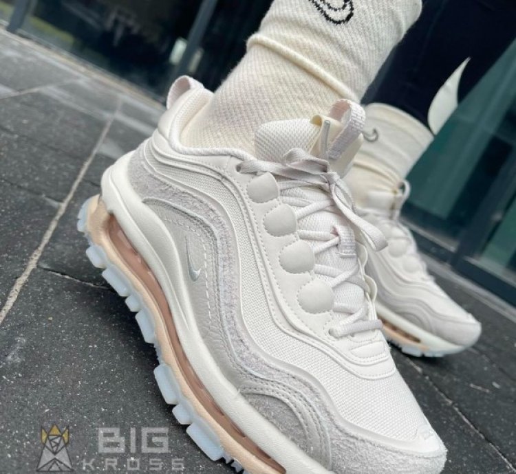 Nik E Air Max 97 Futura Cream Running Shoes