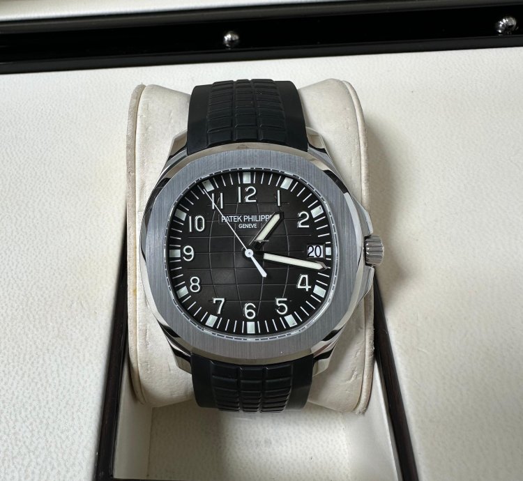 Patek Philippe Aquanaut Fullset 2009 Like New Eu