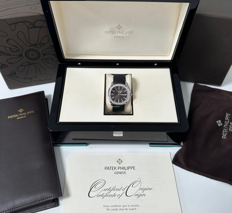 Patek Philippe Aquanaut Fullset 2009 Like New Eu