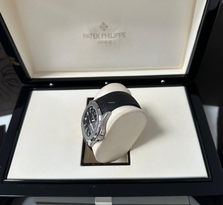 Patek Philippe Aquanaut Fullset 2009 Like New Eu