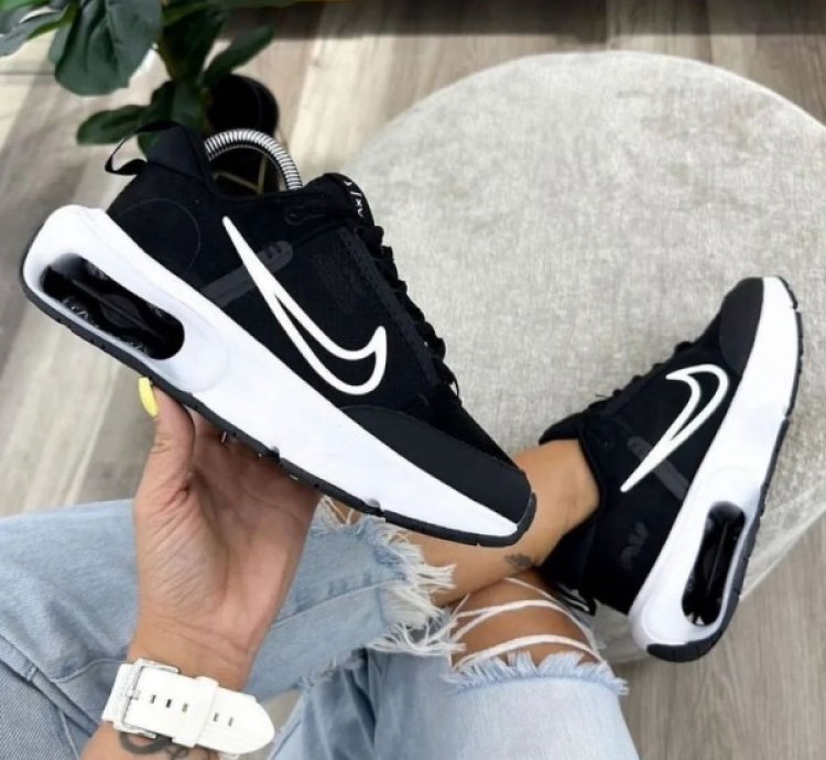 Nik E Air Max Intrlk Black White Running Shoes