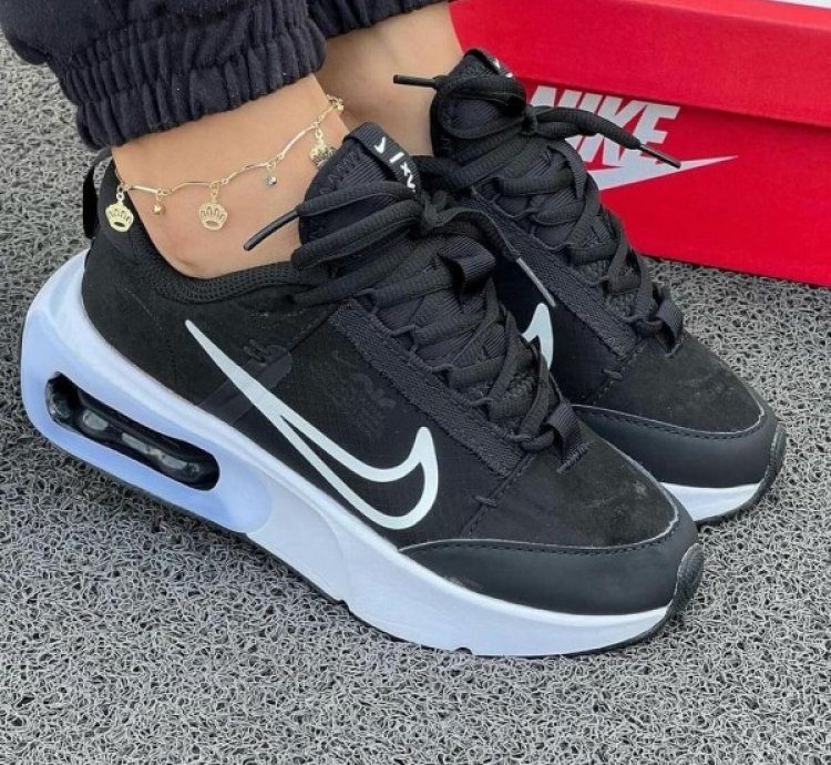 Nik E Air Max Intrlk Black White Running Shoes