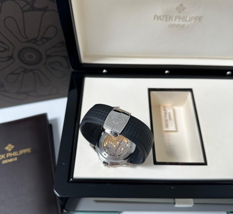 Patek Philippe Aquanaut Fullset 2009 Like New Eu