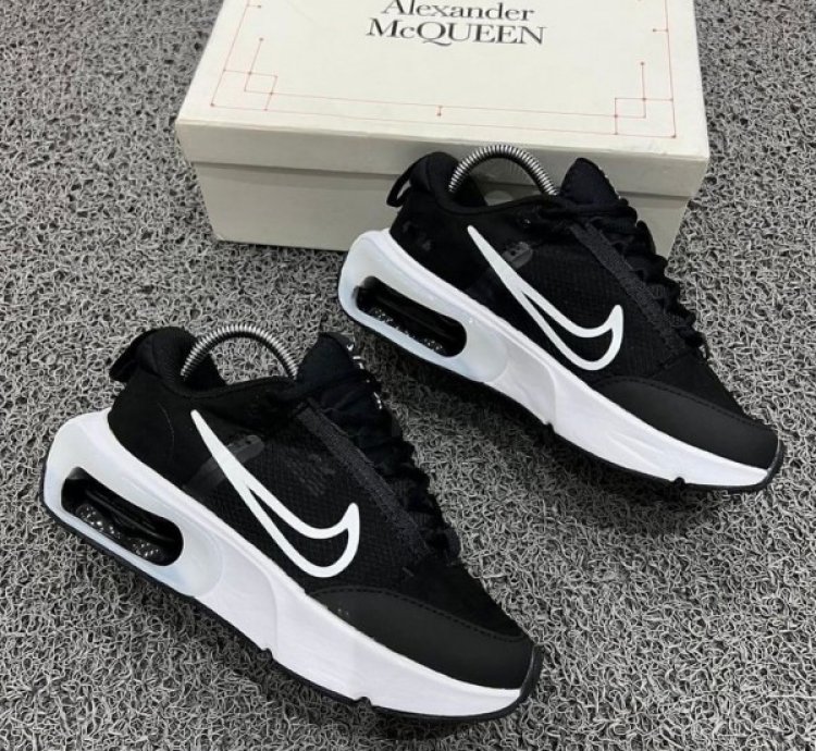Nik E Air Max Intrlk Black White Running Shoes