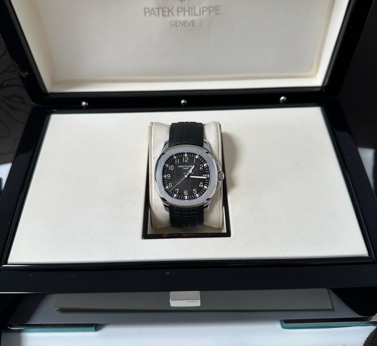 Patek Philippe Aquanaut Fullset 2009 Like New Eu