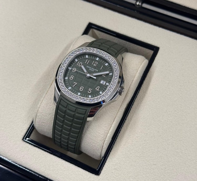 Patek Philippe Aquanaut Green Aquanaut Luce Diamond 2023 Full Set