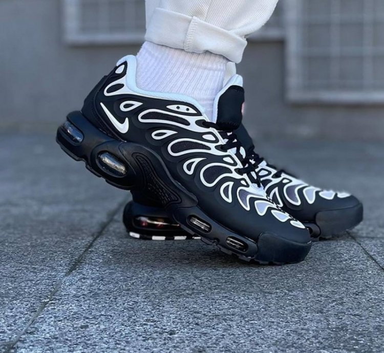 Nik E Air Max Plus Drift Running Shoes