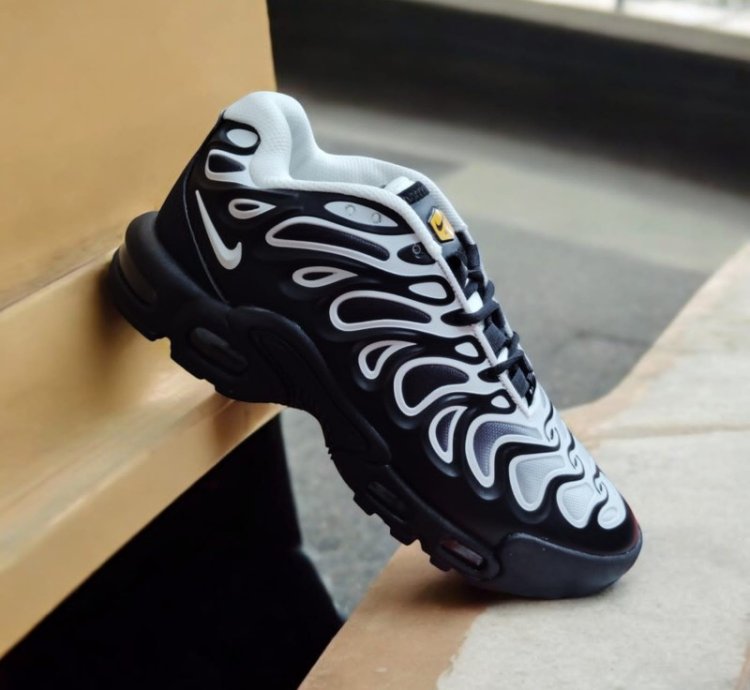 Nik E Air Max Plus Drift Running Shoes