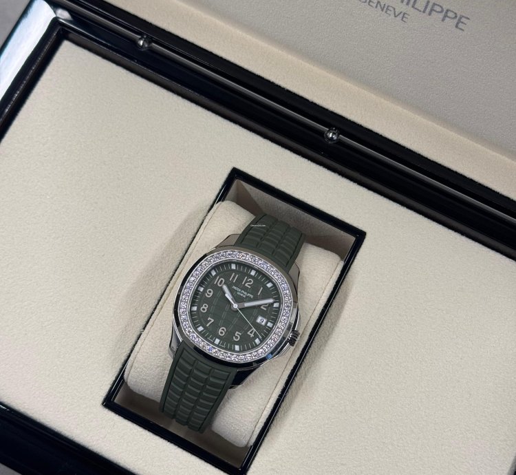 Patek Philippe Aquanaut Green Aquanaut Luce Diamond 2023 Full Set