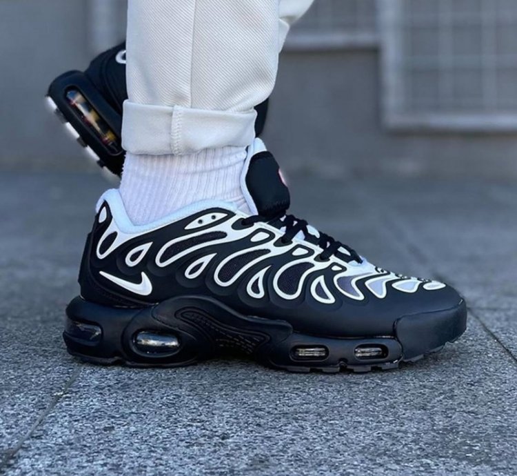 Nik E Air Max Plus Drift Running Shoes