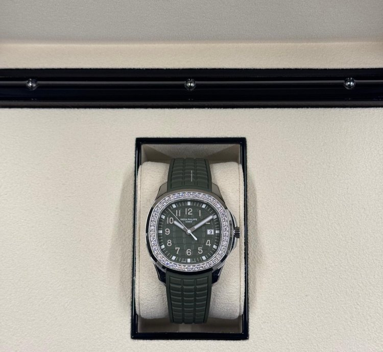 Patek Philippe Aquanaut Green Aquanaut Luce Diamond 2023 Full Set