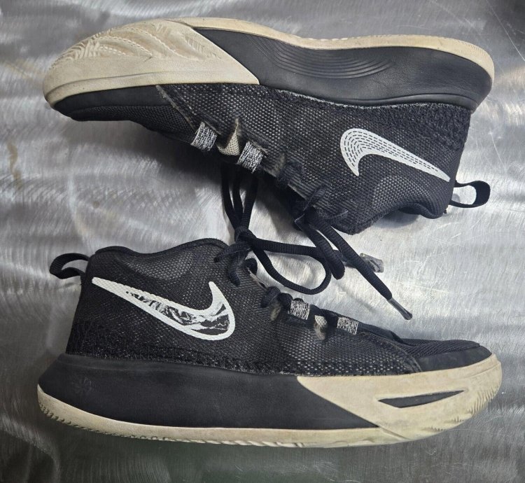 Sz 4y - Nike Kyrie Flytrap 6 Black White Dq8094009 Shoe As2