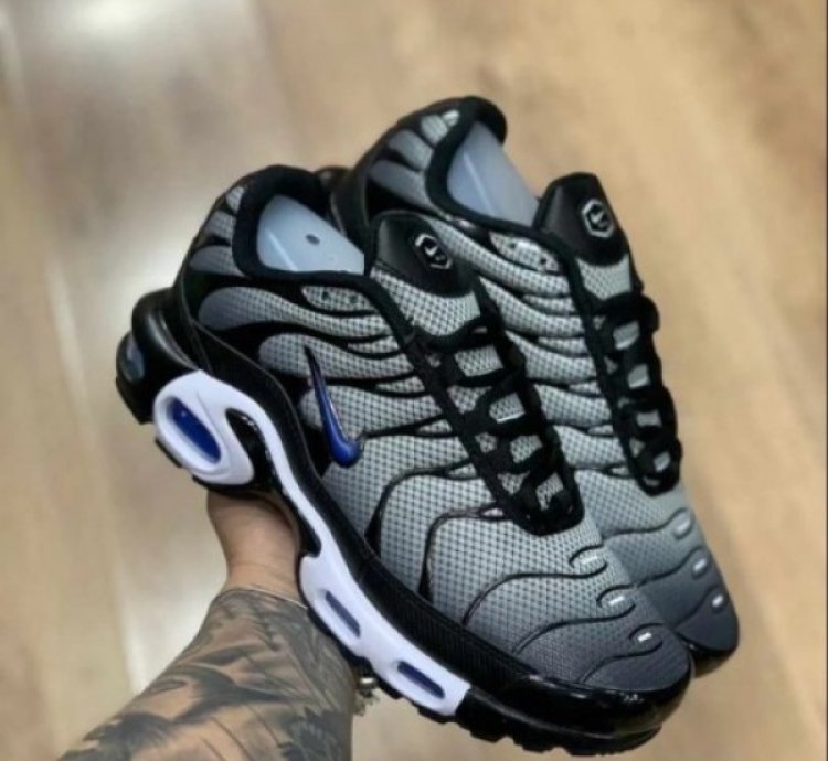 Nik E Air Max Plus Midnight Running Shoes