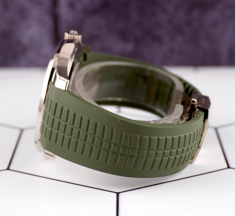 Patek Philippe Aquanaut Jumbo 18k White Gold Khaki Green Men Watch 5168g-010