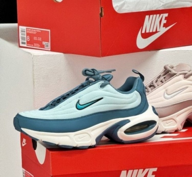 Nik E Air Max Portal Sneakers