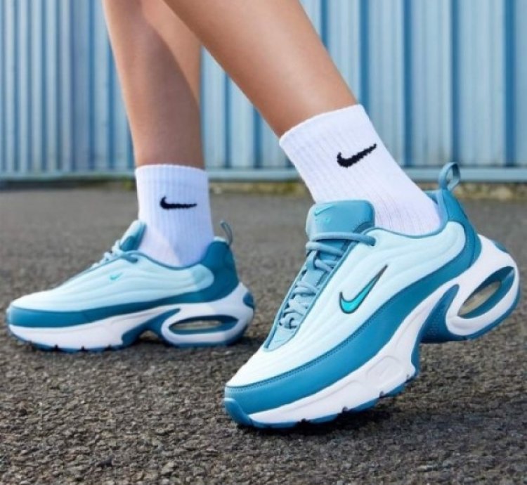 Nik E Air Max Portal Sneakers