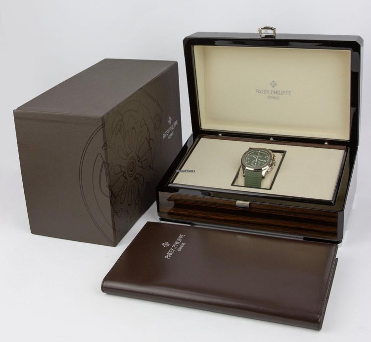 Patek Philippe Aquanaut Jumbo 18kt White Gold Automatic 5968g-010