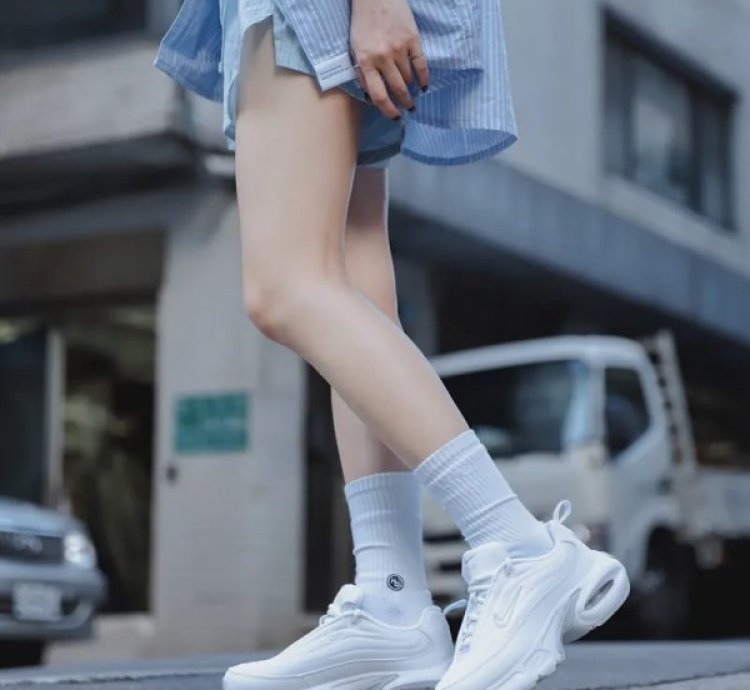 Nik E Air Max Portal Trainer Pure White Running Shoes