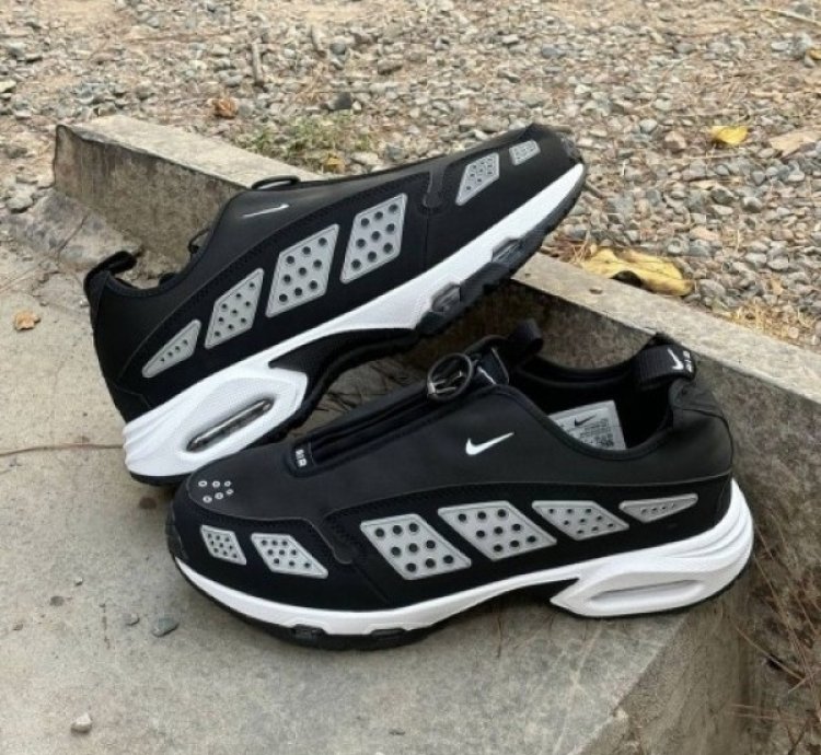 Nik E Air Max Sndr Black White Running Shoes