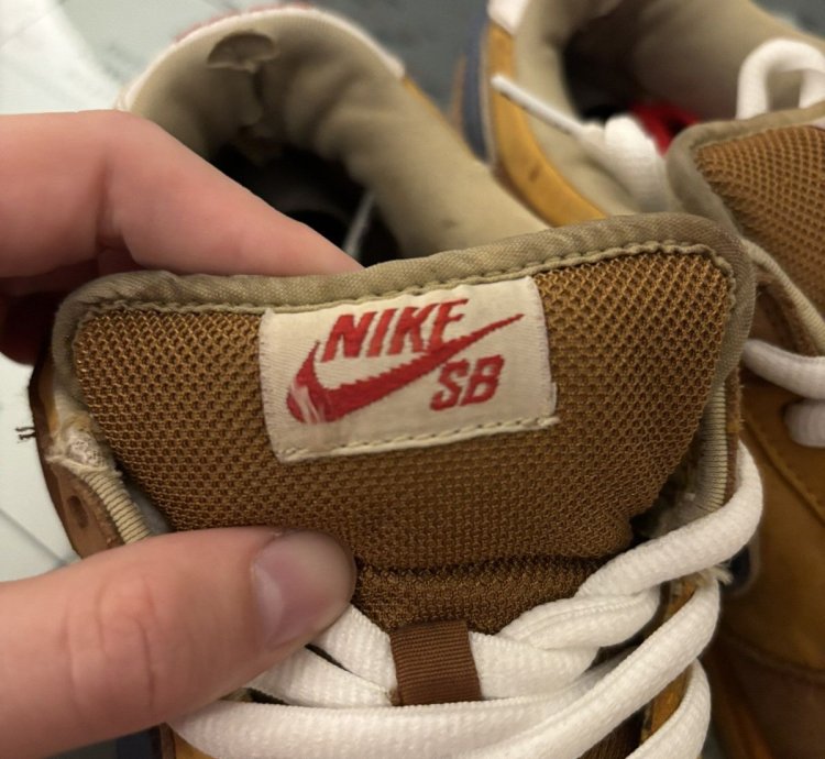 Nike Sb Dunk Low Newcastle Brown Ale Size 10