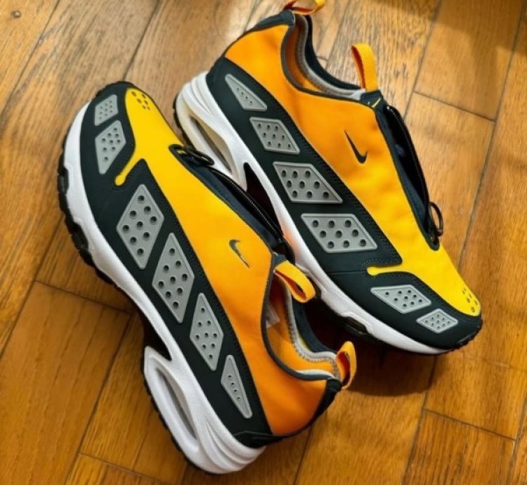 Nik E Air Max Sndr Canyon Gold Running Shoes