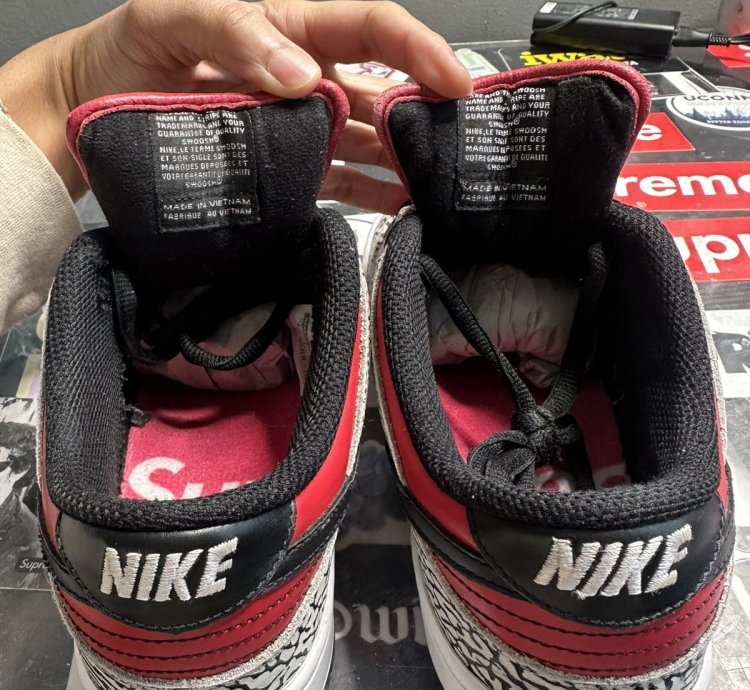 Nike Sb Dunk Low Pro Supreme Red Cement