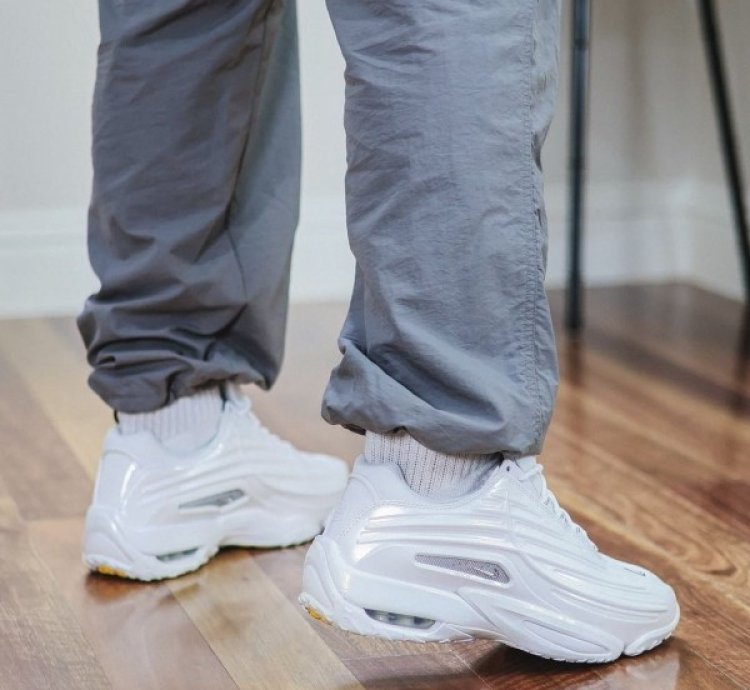 Nik E Hot Step 2 Nocta White Sneakers