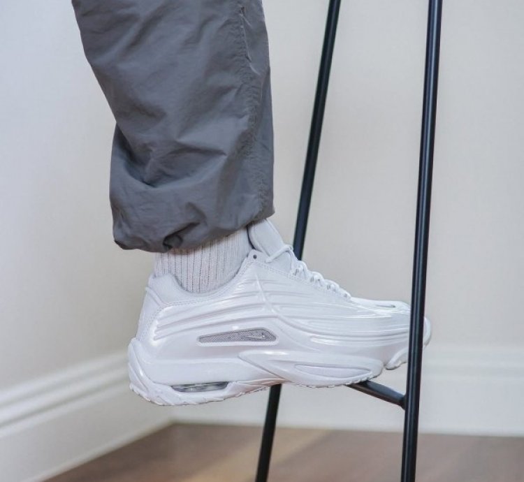 Nik E Hot Step 2 Nocta White Sneakers