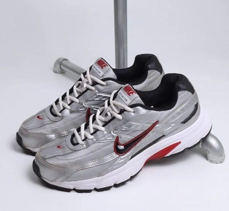 Nik E Initiator Low Metallic Silver Sneakers