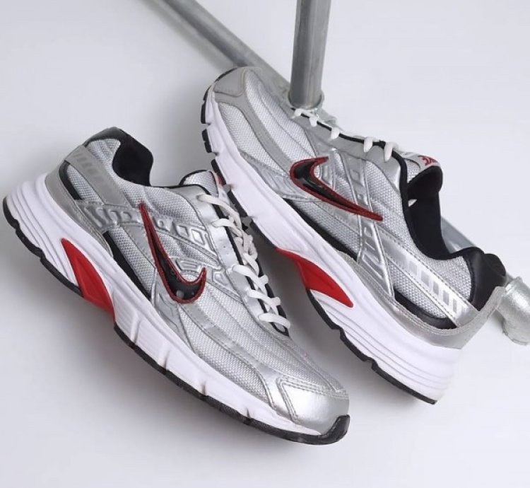 Nik E Initiator Low Metallic Silver Sneakers