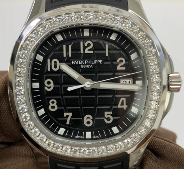 Patek Philippe Aquanaut Luce 38 8 Steel - Black Dial - Diamond Bezel - Rubber Strap 5267 200a-001