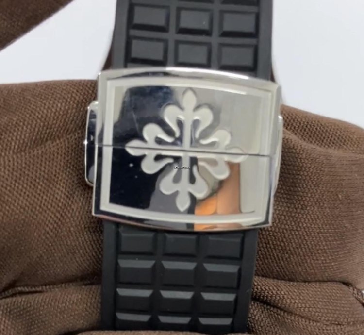 Patek Philippe Aquanaut Luce 38 8 Steel - Black Dial - Diamond Bezel - Rubber Strap 5267 200a-001