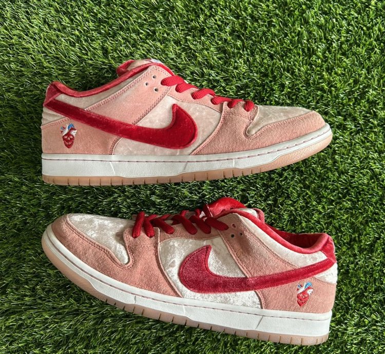 Nike Sb Dunk Low Strangelove Skateboards