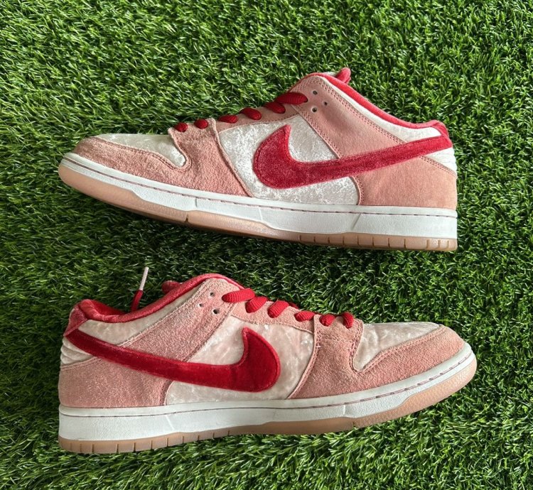 Nike Sb Dunk Low Strangelove Skateboards