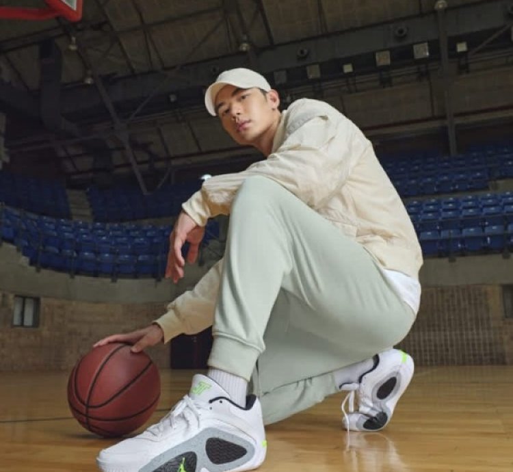 Nik E Jordan Jayson Tatum 2 Legacy White Neon Basketball Sneakers