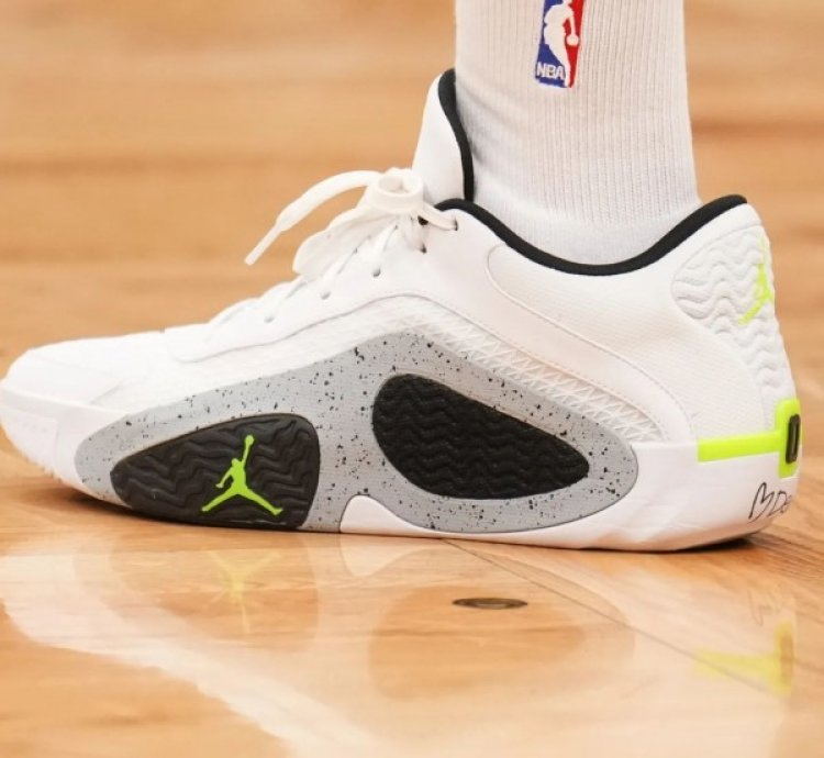 Nik E Jordan Jayson Tatum 2 Legacy White Neon Basketball Sneakers