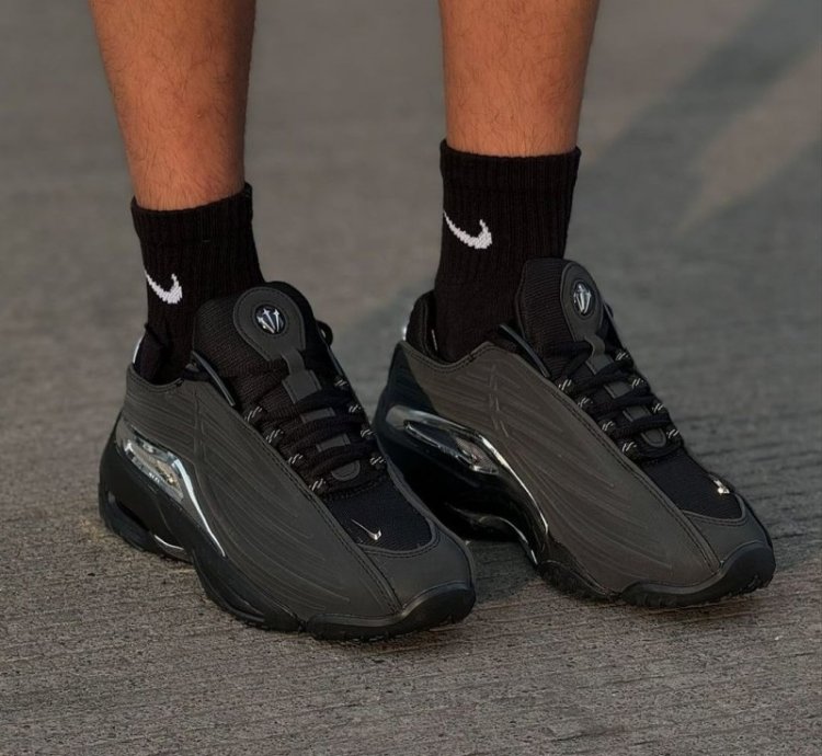 Nik E Nocta Hot Step 2 Black Sneakers