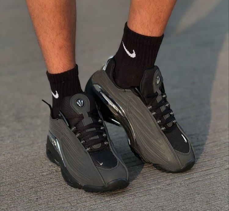 Nik E Nocta Hot Step 2 Black Sneakers