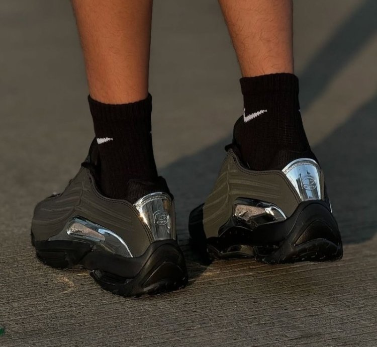 Nik E Nocta Hot Step 2 Black Sneakers