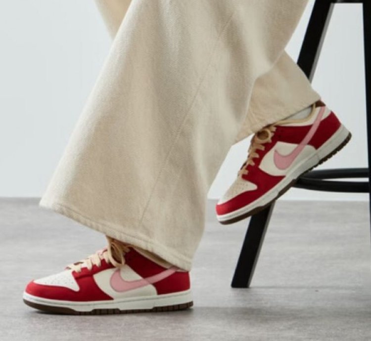 Nik E Sb Dunk Low Bacon Sneakers