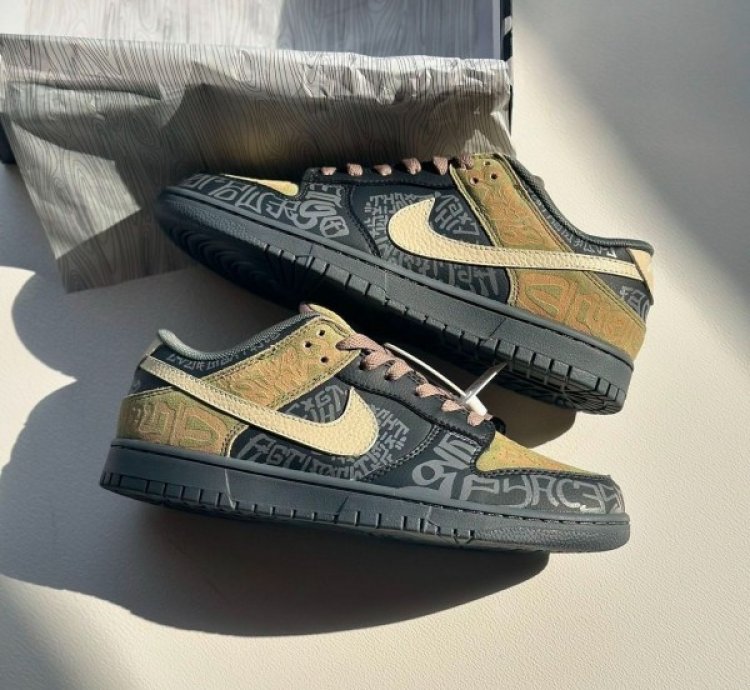 Nik E Sb Dunk Low Doernbecher Sneakers