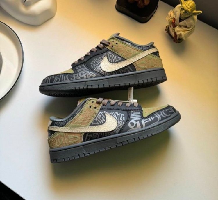 Nik E Sb Dunk Low Doernbecher Sneakers